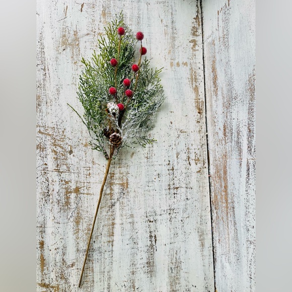 *Snowy Cypress & Sugar Berry Spray - Picture 3 of 11